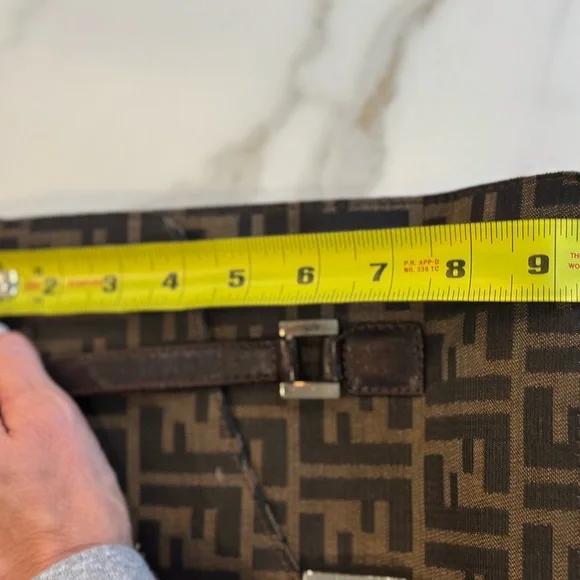 Vintage Authentic FENDI Handbag. Very gently worn. No signs of wear and tear. - Picture 6 of 8